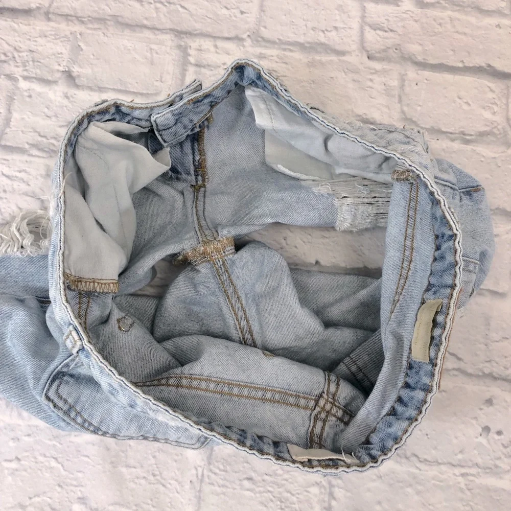 Zara Distressed Denim jean shorts Light wash denim Size 8